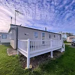 Lovely Caravan With Decking At Seawick Holiday Park In Essex Ref 27471Sw