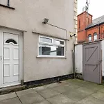 Room 3 At Jubilee House - Free Parking, Self Check-In, Fast Wifi And Smart Tv By Yoko Property