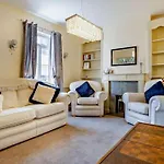 4 Bed Town House, Central Cowes