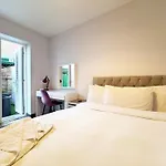 The Garden Apt Hot Tub - Westbrook Bay Beach - By Goldex Coastal Breaks