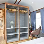Brunel Boutique Railway Carriage 4