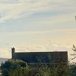 The Hideaway - Luxury Self Catering Coastal Apartment With Private Entrance & Key Box Entry Just A Few Minutes Walk To The Beach, Solent Way Walk, Shops And Many Eateries & Bars - Free Off Road Parking,Full Kitchen, Lounge,Bedroom , Bathroom & Wi-Fi
