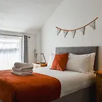 St Martins Square Apartment 3