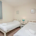 Apartment Four - Uk39840