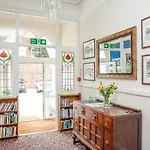 Apartment Five - Uk39841