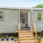 Fig Tree Shepherds Hut