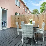 Garden Apartment - Uk44654