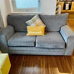 2 Bedroom City-Centre Apartment With Free Parking