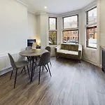 Modern 2 Bed Off Lisburn Road