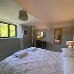 Bay Cottage & Bay Stables