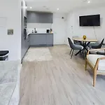 Contemporary 1 Bed, City Centre