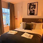 Jude'S Place 01