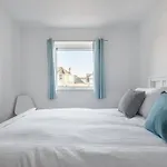 Spacious Flat Sea Views & Private Parking Fistral