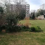 1 Large Comfy Garden Studio - Prime Location