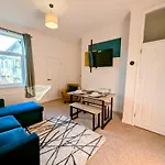 Cozy 3 Bedroom House Perfect For Small And Large Group