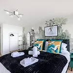 Seaview Symphony Opulent 4Br Haven For Big Groups