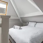 Room 7 At Jubilee House - Free Parking, Self Check-In, Fast Wifi And Smart Tv By Yoko Property
