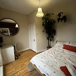 Cosey And Vibrant Flat In Leith, Edinburgh
