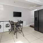 Room 1 At Jubilee House - Free Parking, Self Check-In, Fast Wifi And Smart Tv By Yoko Property