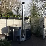 Caban Y Tan Ffawydd Luxury Couples Retreat With Private Wood Fired Hot Tub