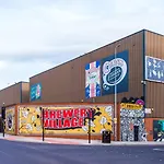 High Reviewed 1-Bed With Parking Central Location