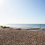 Seaside Retreat 2 Mins To Beach