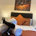 2-Bedrooms - Hot Tub - Free Parking - Tv In Every Room