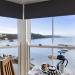 The Lookout At Goscar - Perfectly Positioned Tenby Apartment With Views