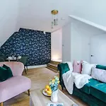 Anchorage Apartment 6 - Two Bed Apartment Close To The Centre And The Beach, Located In Llandudno, North Wales