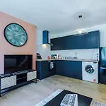 Anchorage Apartment 5 - Two Bed Apartment Close To The Centre And The Beach, Located In Llandudno, North Wales