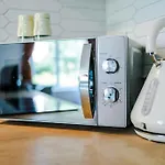 Anchorage Apartment 5 - Two Bed Apartment Close To The Centre And The Beach, Located In Llandudno, North Wales