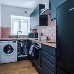 Anchorage Apartment 4 - One Bed Apartment Close To The Centre And The Beach, Located In Llandudno, North Wales