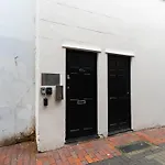 Perfect Location! Wholeunit!