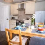 Coastal Terrace Retreat- 2 Bedrooms, Free Parking