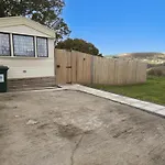 Hopkins Retreat - 3 Bedroom Caravan - Hot Tub