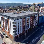 2Br Luxury Flat Belfast City Centre , Free Snacks & Free Netflix