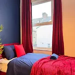 Tv Every Bedroom 4 Bed 2 Bath Free Parking