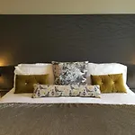 Apartment 28