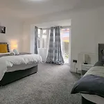 Spacious 5B Sunderland Home For Groups & Families