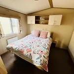 Lovely 6 Berth Caravan At St Osyth Beach Holiday Park Ref 28059Fv