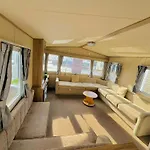 Lovely 6 Berth Caravan At St Osyth Beach Holiday Park Ref 28059Fv