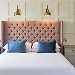 Outlaw'S Guest House