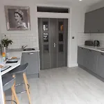 Eden Suite Sasco Apartments