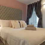 Eden Suite Sasco Apartments