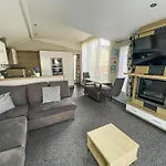 Beautiful Caravan With Sea Views At California Cliffs In Scratby Ref 50010Oc