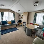 Brilliant Caravan For Hire Nearby Scratby Beach In Norfolk Ref 50034M