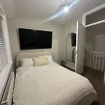 Hillbarn House- 4 Bedrooms, Sleeps Up To 8, Driveway And Garden