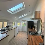 Hillbarn House- 4 Bedrooms, Sleeps Up To 8, Driveway And Garden