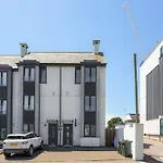 Townhouse Parking 1 Min Walk To Tolcarne Beach