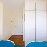 2Br Apartment With Balcony On Brighton Marina